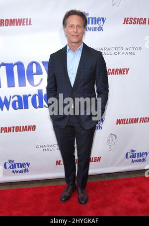 Steven Weber arrive à la quatrième remise annuelle des Carney Awards à la grande scène le 28 octobre 2018 à Santa Monica, aux États-Unis. Banque D'Images