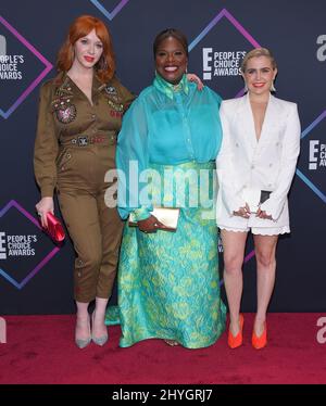 Christina Hendricks, Retta et Mae Whitman arrivent pour le 2018 E! Le People's Choice Awards a eu lieu à Barker Hangar, à Santa Monica Banque D'Images