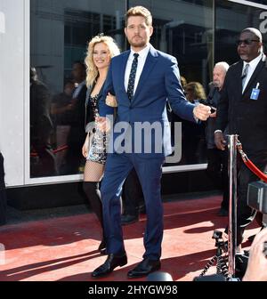 Michael Bublé et sa femme Luisana Lopilato lors de la cérémonie des étoiles du Walk of Fame de Michael Bublé à Hollywood, qui s'est tenue devant l'hôtel W le 16 novembre Banque D'Images