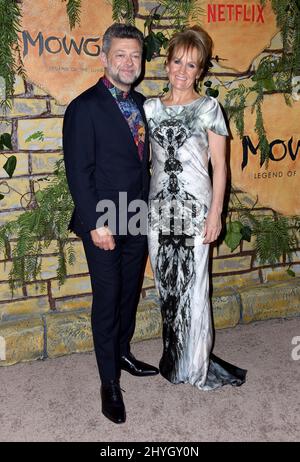 Andy Serkis et Lorraine Ashbourne assistent à la première Mowgli de Netflix qui s'est tenue à l'ArcLight Hollywood le 28 novembre 2018. Banque D'Images