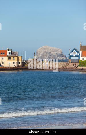 En direction de Bass Rock depuis East Beach North Berwick, Écosse Banque D'Images