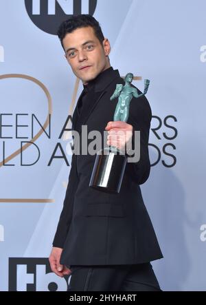 Rami Malek dans la salle de presse des Prix annuels de la Guilde des acteurs de l'écran 25th, qui se tiennent à l'Auditorium du Sanctuaire Banque D'Images