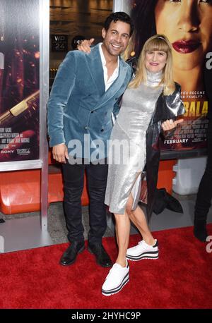 Jon Huertas et Catherine Hardwicke à la première mondiale du « miss Bala » qui s'est tenue au Regal Cinemas L.A. EN DIRECT le 30 janvier 2019 à Los Angeles, États-Unis. Banque D'Images