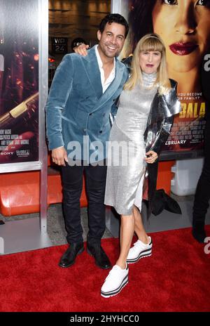 Jon Huertas et Catherine Hardwicke à la première mondiale du « miss Bala » qui s'est tenue au Regal Cinemas L.A. EN DIRECT le 30 janvier 2019 à Los Angeles, États-Unis. Banque D'Images