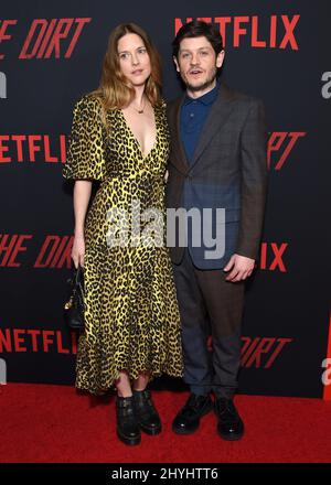 Zoe Grisedale et Iwan Rheon lors de la première mondiale de Netflix « The Dirt » qui s'est tenue au Arclight Hollywood Cinerama Dome le 18 mars 2019 à Hollywood, Californie. Banque D'Images