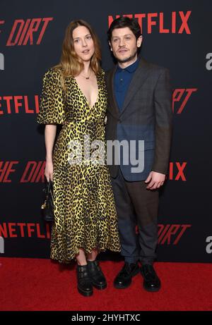 Zoe Grisedale et Iwan Rheon lors de la première mondiale de Netflix « The Dirt » qui s'est tenue au Arclight Hollywood Cinerama Dome le 18 mars 2019 à Hollywood, Californie. Banque D'Images