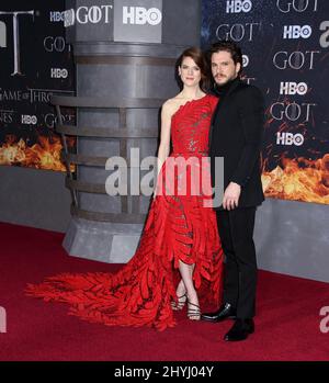 Rose Leslie et Kit Harington participant à la première mondiale de la dernière saison du « Game of Thrones » qui s'est tenue au radio City Music Hall le 3 avril 2019 à New York. Banque D'Images