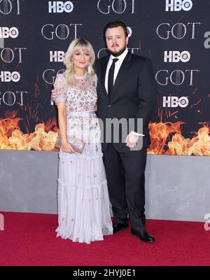 John Bradley et Rebecca April assistent à la première mondiale de la dernière saison du « Game of Thrones » qui s'est tenue au radio City Music Hall le 3 avril 2019 à New York, NY Banque D'Images