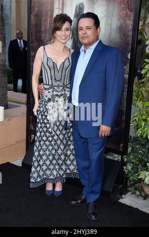 Linda Cardellini et Raymond Cruz à la première "la malédiction de la Llorona" tenue au Théâtre égyptien le 15 avril 2019 à Hollywood, Etats-Unis. Banque D'Images