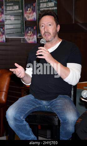 Julian Lennon au livre « Love the Earth » signé à Barnes & Noble au Grove le 30 avril 2019 à Los Angeles, États-Unis. Banque D'Images