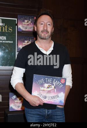 Julian Lennon au livre « Love the Earth » signé à Barnes & Noble au Grove le 30 avril 2019 à Los Angeles, États-Unis. Banque D'Images