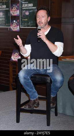 Julian Lennon au livre « Love the Earth » signé à Barnes & Noble au Grove le 30 avril 2019 à Los Angeles, États-Unis. Banque D'Images