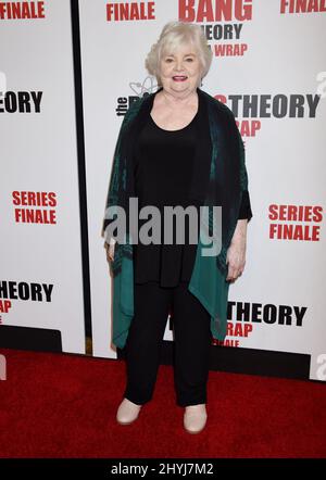 Juin Squibb assister à la fête finale de la série Big Bang Theory, qui s'est tenue à l'hôtel Langham Huntington à Pasadena, en Californie Banque D'Images