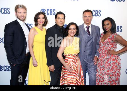 Kellan Lutz, Alana de la Garza, Nathaniel Arcand, Keisha Castle Hughes, Julian McMahon et Roxy Sternberg assistent à l'avant-garde de CBS 2019 qui a eu lieu au Todd English Food Hall Banque D'Images