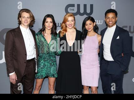 Alex Saxon, Maddison Jaizani, Kennedy McMann, Leah Lewis & Tunji Kasim participant à la conférence CW Network 2019 qui s'est tenue au New York City Centre le 16 mai 2019 à New York City, États-Unis. Banque D'Images