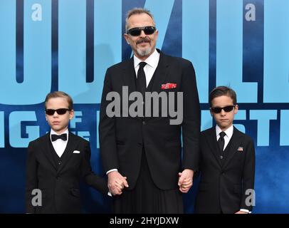 Miguel Bose Diego Bose et Tadeo Bose arrivent à la « Godzilla : le roi des Monstres » Banque D'Images
