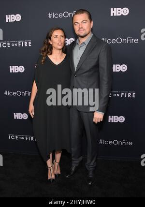 Leila Conners et Leonardo DiCaprio arrivent à la première « Ice on Fire » d'HBO à LACMA le 05 juin 2019 à Los Angeles, en Californie. Banque D'Images