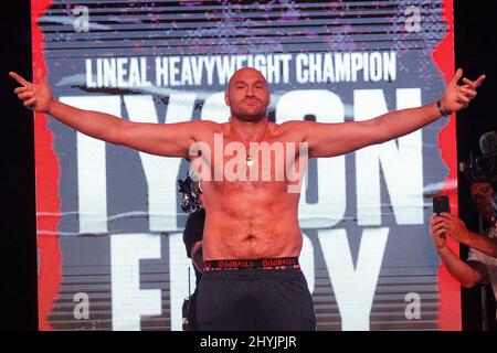 Tyson Fury pendant Tyson Fury vs Tom Schwarz Heavyweight Fight Weight-in, MGM Grand Garden Arena, MGM Grand Hotel & Casino Banque D'Images