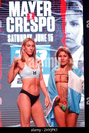 Mikaela Mayer, Lizbeth Crespo pendant Tyson Fury vs Tom Schwarz Heavyweight Fight Fight Weight-in, MGM Grand Garden Arena, MGM Grand Hotel & Casino Banque D'Images