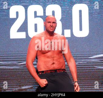 Tyson Fury pendant Tyson Fury vs Tom Schwarz Heavyweight Fight Weight-in, MGM Grand Garden Arena, MGM Grand Hotel & Casino Banque D'Images