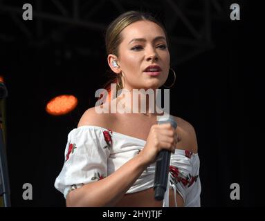 Taylor Dye of Maddie & Tae est en scène lors de la tournée de musique country Straight Talk 'for the Record' qui a eu lieu au Walmart Supercenter le 27 juin 2019 à Mount Juliet, Tennessee. Banque D'Images