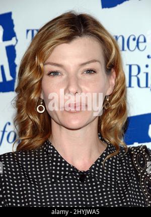 PHOTO DU DOSSIER: L'actrice Stephanie Niznik, âgée de 52 ans, qui est apparue sur 'Everwood' et dans 'Star Trek: Insurrection' est décédée de façon inattendue à Encino, en Californie, le 23 juin 2019. Stephanie Niznik arrive au Gala des prix annuels 13th de l'Alliance pour les droits de l'enfant qui s'est tenu à l'hôtel Beverly Hilton de Beverly Hills, le 13 novembre 2006 Banque D'Images