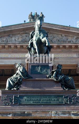 Statue équestre de Frederick William IV sur le bâtiment original de la Galerie nationale - Alte Nationalgalerie - Museum Island Berlin Allemagne Banque D'Images