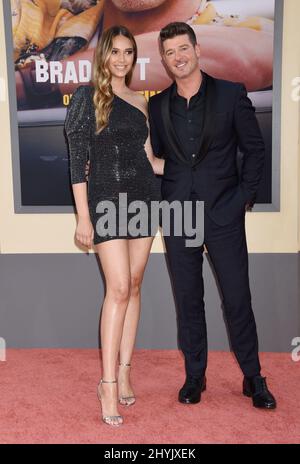 Robin Thicke et April Love Geary lors de la première « une fois à Hollywood » de Los Angeles qui s'est tenue au TCL Chinese Theatre le 22 juillet 2019 à Hollywood, États-Unis. Banque D'Images