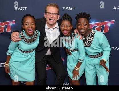 Le chœur de jeunes Ndlovu arrive à la demi-finale « America's Got Talent » au Dolby Theatre le 03 septembre 2019 à Hollywood, Los Angeles. Banque D'Images