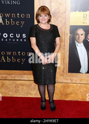 Lesley Nicol assistant à la première de Downton Abbey qui s'est tenue à Alice Tully Hall à New York Banque D'Images