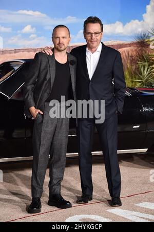 Aaron Paul et Bryan Cranston à la première de 'El Camino: A Breaking Bad Movie', tenue au Regency Village le 7 octobre 2019 à Westwoodd, USA. Banque D'Images