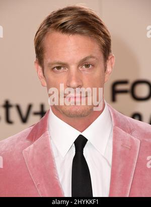 Joel Kinnaman arrivant à l'Apple TV+s pour tous les hommes première de Los Angeles au Regency Village Theatre Banque D'Images