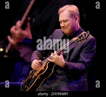 Steve Wariner assistait à la cérémonie et au concert d'induction du Temple de la renommée des musiciens 2019 qui se tiennent au Schermerhorn Symphony Center de Nashville, TN. Banque D'Images