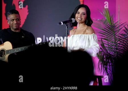 Becky G sur scène au TheWrap's Power of Women Summit à l'hôtel Fairmont Miramar le 25 octobre 2019 à Santa Monica, CA. Banque D'Images