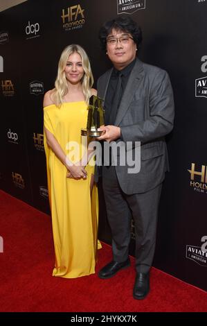 Sienna Miller et Bong Joon Ho à l'édition 23rd des « Hollywood film Awards », qui ont eu lieu à l'hôtel Beverly Hilton le 3 novembre 2019 à Beverly Hills, en Californie. Banque D'Images