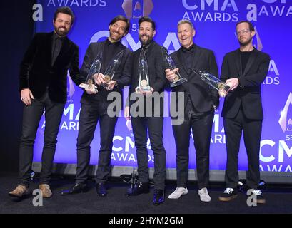 Old Dominion aux CMA Awards 53rd qui se tiennent au Bridgestone Arena le 13 novembre 2019 à Nashville, TN. Banque D'Images