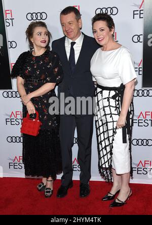 Helena Bonham carter, Peter Morgan et Olivia Colman lors de la projection du gala « The Crown » et hommage à Peter Morgan lors du festival AFI qui s'est tenu au TCL Chinese Theatre le 16 novembre 2019 à Hollywood, États-Unis. Banque D'Images