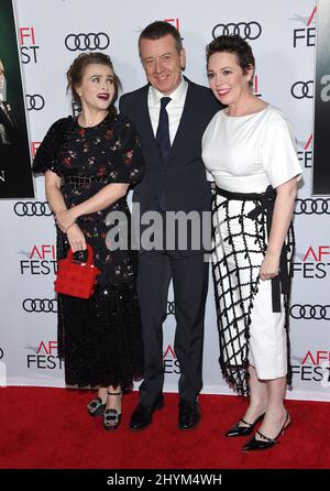 Helena Bonham carter, Peter Morgan et Olivia Colman lors de la projection du gala « The Crown » et hommage à Peter Morgan lors du festival AFI qui s'est tenu au TCL Chinese Theatre le 16 novembre 2019 à Hollywood, États-Unis. Banque D'Images