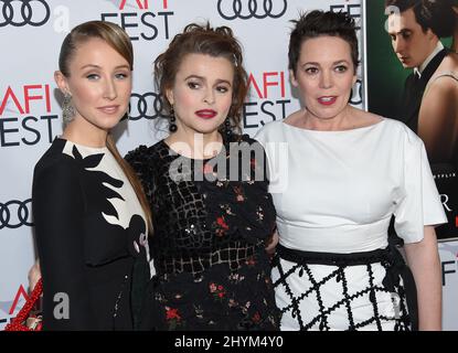 Erin Doherty, Helena Bonham carter et Olivia Colman lors de la projection du gala « The Crown » et hommage à Peter Morgan lors du festival AFI Fest qui s'est tenu au TCL Chinese Theatre le 16 novembre 2019 à Hollywood, aux États-Unis. Banque D'Images