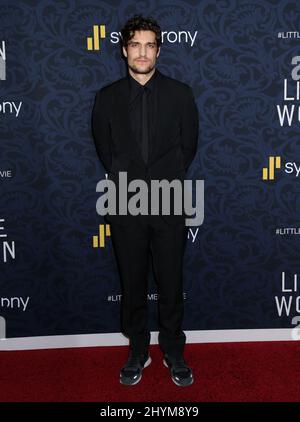 Louis Garrel assister à la première de Little Women à New York Banque D'Images