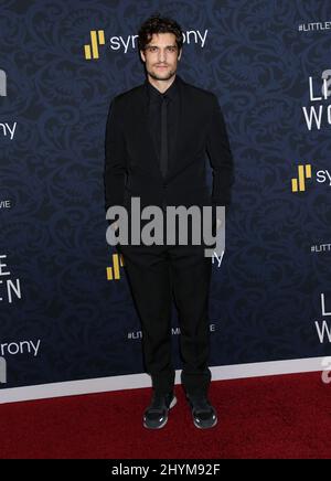 Louis Garrel assister à la première de Little Women à New York Banque D'Images