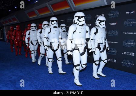 Stormtroopers participant à la première mondiale de Star Wars: L'ascension de Skywalker à Los Angeles Banque D'Images