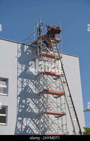 Bâtiment préfabriqué, rénovation de toit, High-Deck-Siedlung, Neukoelln, Berlin, Allemagne Banque D'Images