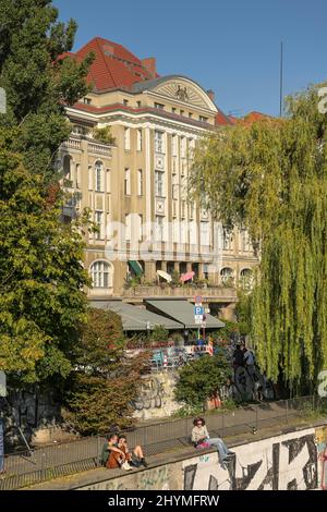 Vieux bâtiments, Paul-Lincke-Ufer, Kreuzberg, Berlin, Allemagne Banque D'Images