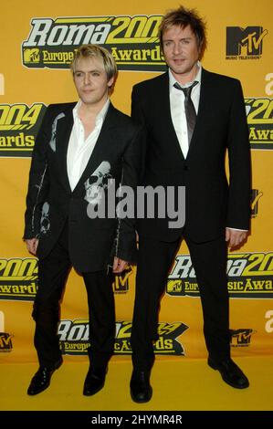 Simon le bon et Nick Rhodes assistent aux MTV Europe Music Awards 2004 à la Torre Di Valle à Rome. Photo : presse britannique Banque D'Images