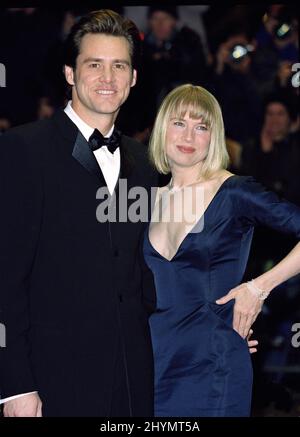 JIM CARREY ET RENEE ZELLWEGER ASSISTENT À LA PREMIÈRE ROYALE « THE GRINCH » À LONDRES. IMAGE : PRESSE BRITANNIQUE Banque D'Images