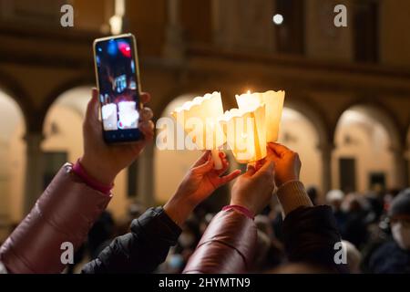 27 /02/2022 Italie, Lombardie, Crema, manifestation contre la guerre russe en Ukraine Banque D'Images