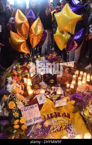 Memorial de Kobe Bryant devant le Staples Center le 26 janvier 2020 à Los Angeles, Californie. Banque D'Images