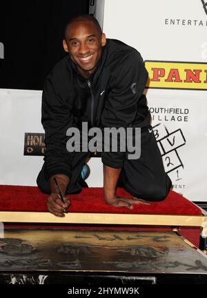 19 février 2011 Los Angeles, ca. Kobe Bryant Kobe Bryant Hand and Footprint Ceremony a eu lieu au Grauman's Chinese Theatre Banque D'Images