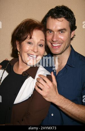 PHOTO DU DOSSIER : l'actrice Marj Dusay est décédée à l'âge de 83 ans le 28 janvier 2020. Déjeuner Marj Dusay et Murray Bartlett Guiding Light Fan Club. Tenue à l'hôtel Marriott Marquis le 6 octobre 2007. Banque D'Images